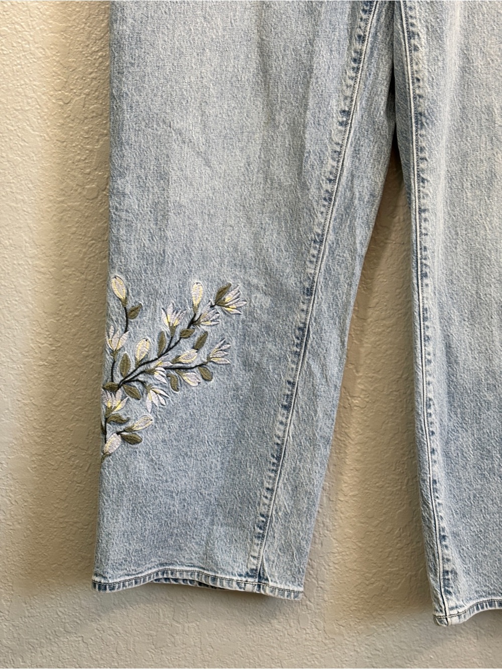 Lands’ End Floral Embroidered Mid Rise Relaxed Straight Leg Jeans Sz. 14P - Picture 3 of 9